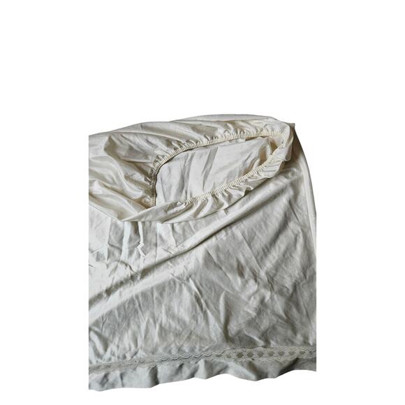 Vintage Half Slip Creme Eyelet Lace Lingerie Made in England 14" Waist - Picture 5 of 8